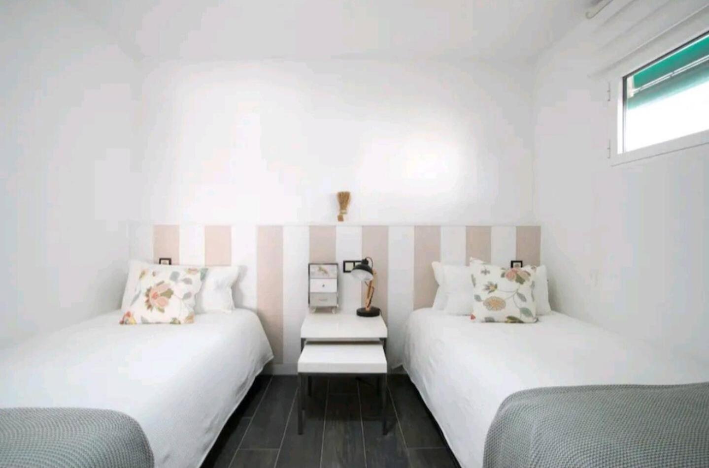 Stylish & Fully Furnished 3 Bedrooms Flat -4 Min Walk To Beautiful Beach Alicante Eksteriør bilde