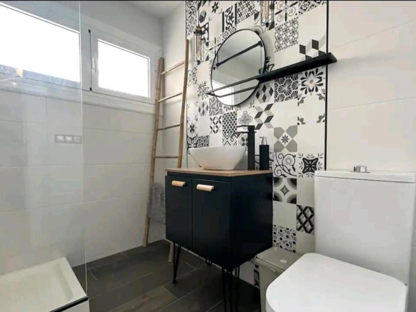 Stylish & Fully Furnished 3 Bedrooms Flat -4 Min Walk To Beautiful Beach Alicante Eksteriør bilde