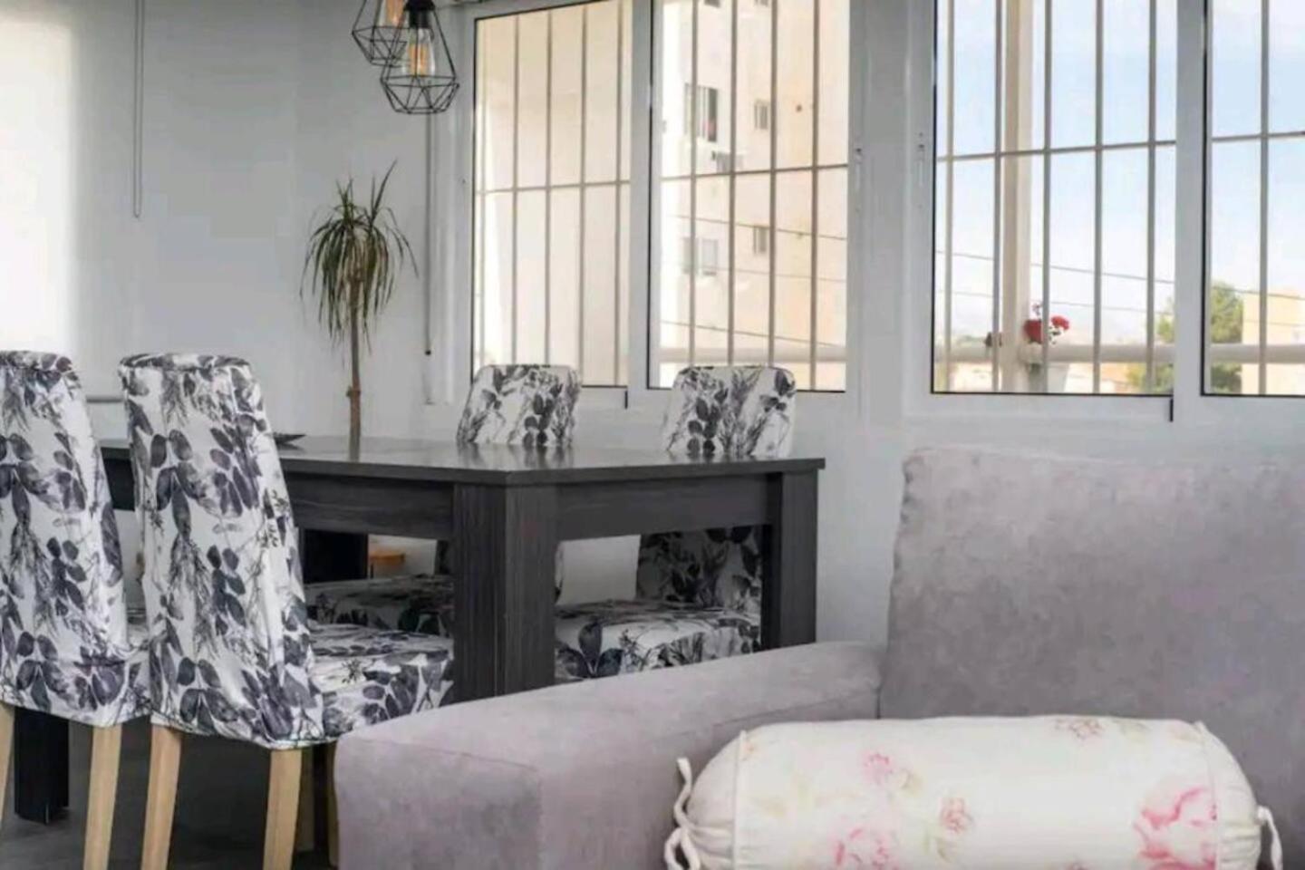 Stylish & Fully Furnished 3 Bedrooms Flat -4 Min Walk To Beautiful Beach Alicante Eksteriør bilde